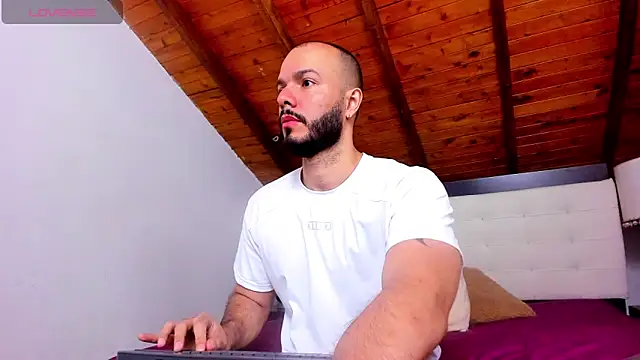 Snapshot of Tom_Bailey chatting on 03/03/26, 12:44 Tom Bailey online show from 03/03/26, 12:44