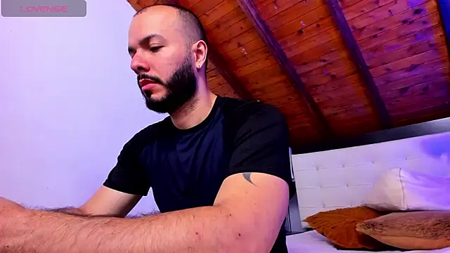 Snapshot of Tom_Bailey chatting on 03/05/26, 12:45 Tom Bailey online show from 03/05/26, 12:45