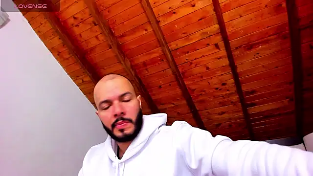 Snapshot of Tom_Bailey chatting on 03/22/26, 12:52 Tom Bailey online show from 03/22/26, 12:52