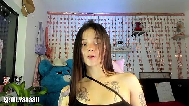 Snapshot of lucyy_tay chatting on 10/24/25, 11:01 lucyy tay online show from 10/24/25, 11:01