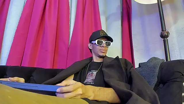 Snapshot of TomyMosterCock chatting on 12/14/24, 02:01 TomyMosterCock online show from 12/14/24, 02:01