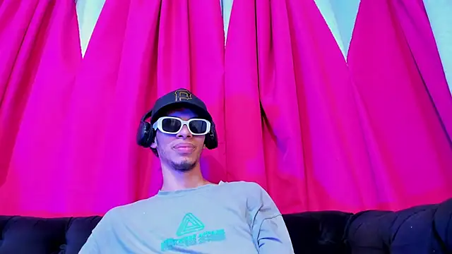 Snapshot of TomyMosterCock chatting on 12/20/24, 12:52 TomyMosterCock online show from 12/20/24, 12:52