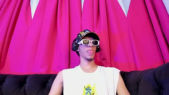 Snapshot of TomyMosterCock chatting on 12/24/24, 12:44 TomyMosterCock online show from 12/24/24, 12:44