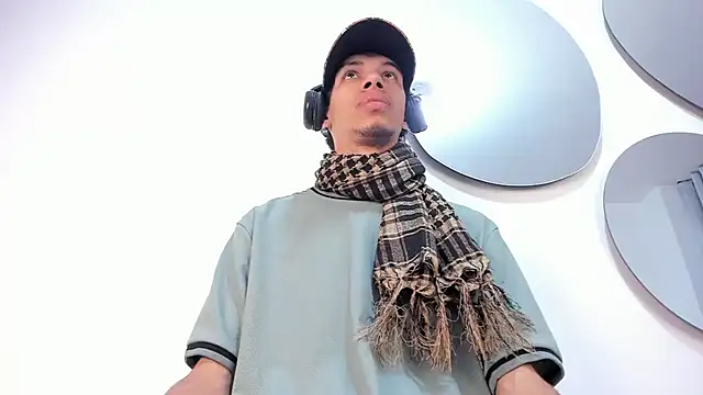 Snapshot of TomyMosterCock chatting on 01/03/25, 02:10 TomyMosterCock online show from 01/03/25, 02:10