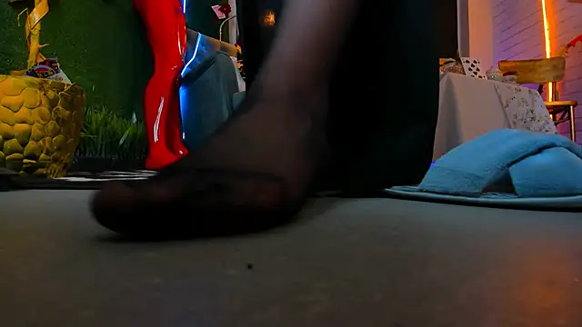 LolaLemona online show from 12/12/24, 05:04