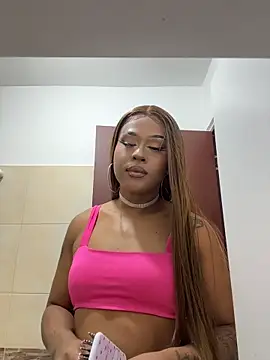 Snapshot of EmmaEbony_ts chatting on 05/31/26, 01:07 EmmaEbony ts online show from 05/31/26, 01:07