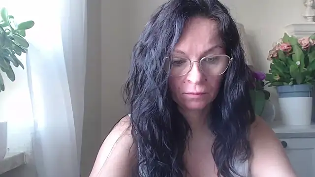 HelenLuxx online show from 10/31/25, 07:31