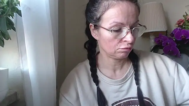 HelenLuxx online show from 11/07/25, 07:19