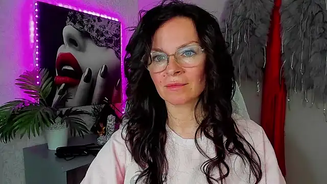 HelenLuxx online show from 04/27/26, 02:59