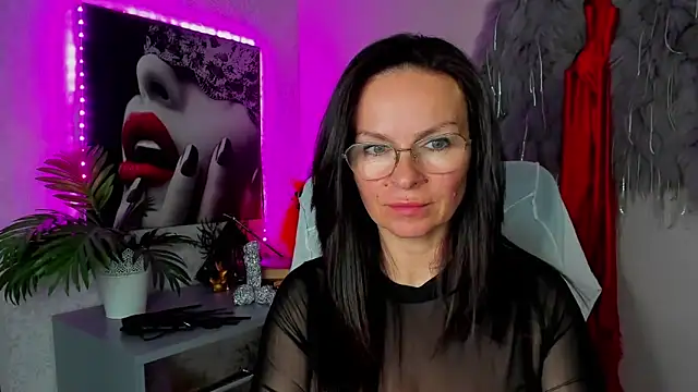 HelenLuxx online show from 04/29/26, 05:30
