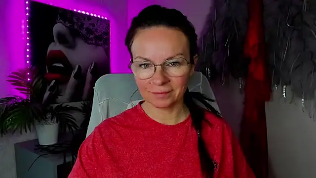 HelenLuxx online show from 05/02/26, 06:29