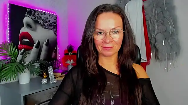 HelenLuxx online show from 06/15/26, 03:14