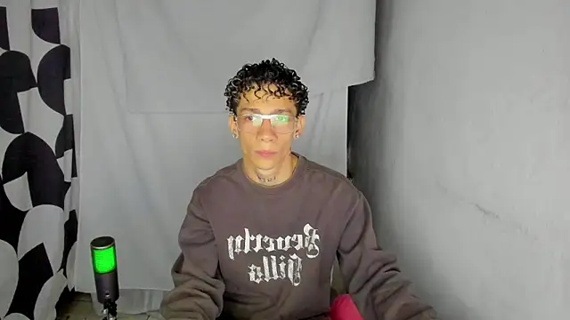 Snapshot of mateodeamjo chatting on 06/08/26, 05:30 mateodeamjo online show from 06/08/26, 05:30