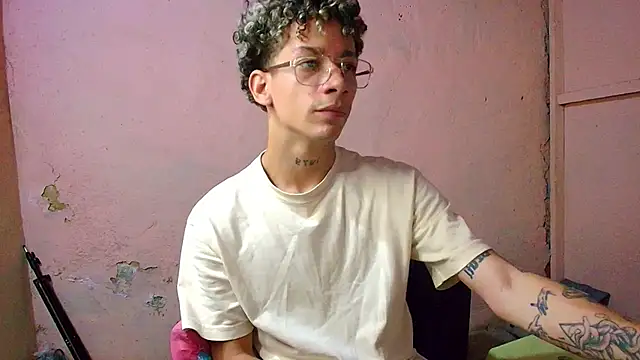 Snapshot of mateodeamjo chatting on 07/17/26, 04:30 mateodeamjo online show from 07/17/26, 04:30