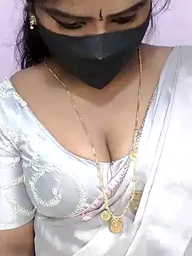 Snapshot of louise92 chatting on 12/08/24, 05:22 louise92 online show from 12/08/24, 05:22