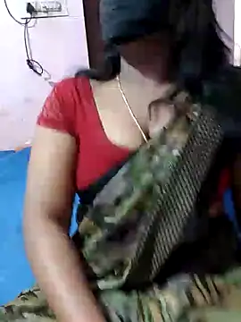 Snapshot of louise92 chatting on 01/08/25, 05:27 louise92 online show from 01/08/25, 05:27