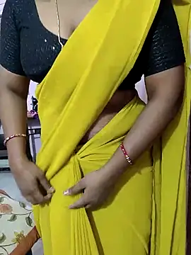 Snapshot of louise92 chatting on 02/13/25, 08:59 louise92 online show from 02/13/25, 08:59