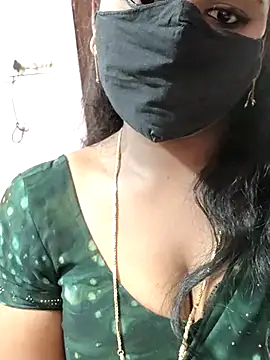 Snapshot of louise92 chatting on 02/18/25, 08:27 louise92 online show from 02/18/25, 08:27