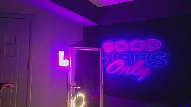 AriaVoss online show from 12/28/24, 08:36