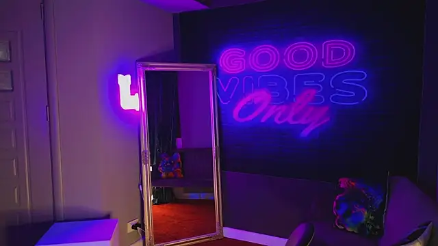 AriaVoss online show from 12/29/24, 11:29