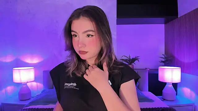 Snapshot of SamantaBone chatting on 10/17/25, 10:45 SamantaBone online show from 10/17/25, 10:45