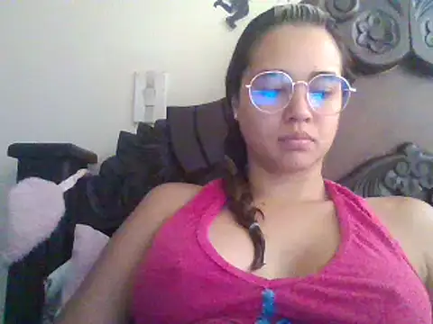 Snapshot of trianabell chatting on 03/11/25, 03:45 trianabell online show from 03/11/25, 03:45