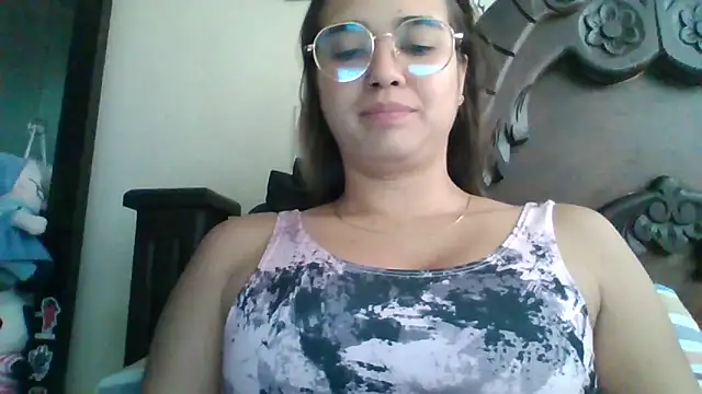 Snapshot of trianabell chatting on 10/11/25, 01:31 trianabell online show from 10/11/25, 01:31