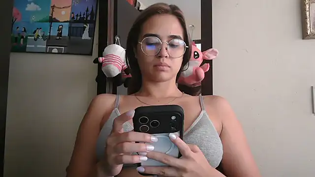 Snapshot of trianabell chatting on 06/09/26, 05:13 trianabell online show from 06/09/26, 05:13