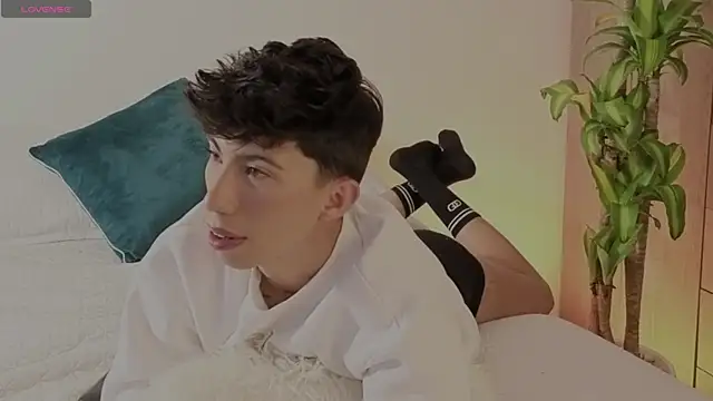 Snapshot of FabianPriince chatting on 10/25/25, 05:19 FabianPriince online show from 10/25/25, 05:19