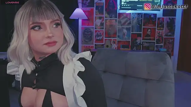 sensualkattt online show from 05/04/26, 10:06