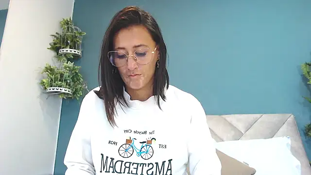 SharisWillian online show from 06/15/26, 03:42