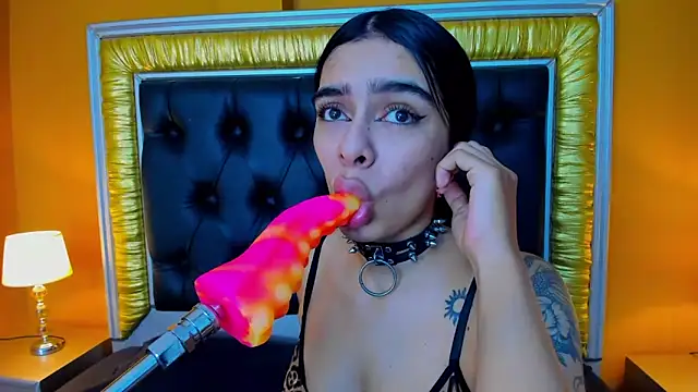 Foxy Assh  online show from 03/21/25, 11:55