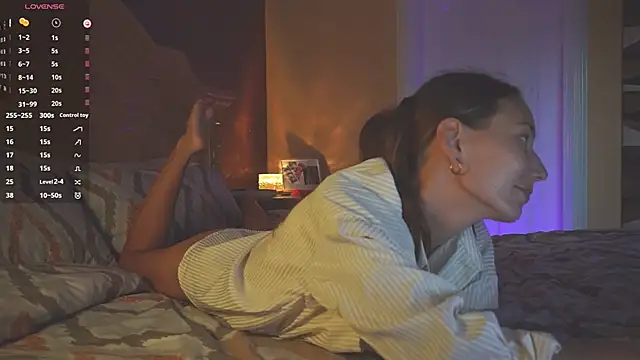 Snapshot of naiviv chatting on 02/24/25, 10:36 naiviv online show from 02/24/25, 10:36