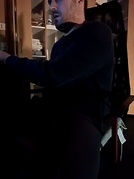 Snapshot of Dario40filip chatting on 12/14/25, 06:56 Dario40filip online show from 12/14/25, 06:56