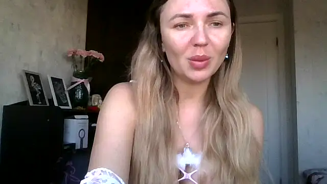 AngelinaLove28 online show from 11/02/25, 07:22