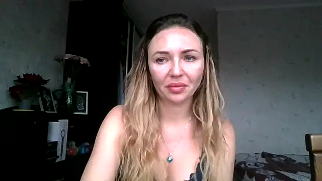 AngelinaLove28 online show from 12/16/25, 07:46