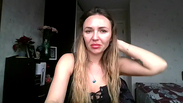 AngelinaLove28 online show from 12/18/25, 07:47