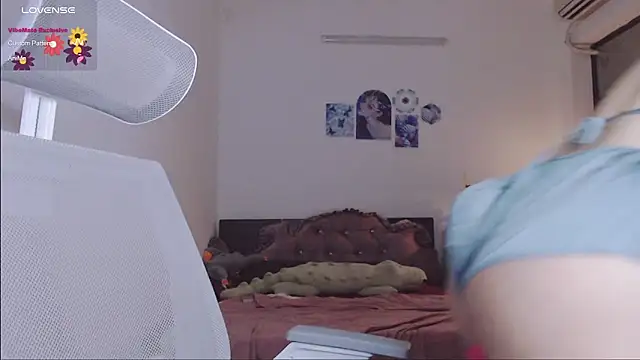 Snapshot of _OMO_ chatting on 10/04/25, 05:33 OMO online show from 10/04/25, 05:33