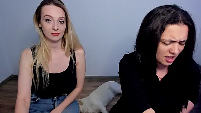 Snapshot of LuciaLoca chatting on 04/03/26, 10:30 LuciaLoca online show from 04/03/26, 10:30