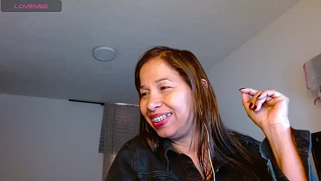 Snapshot of CaroMasha chatting on 04/17/26, 10:46 CaroMasha online show from 04/17/26, 10:46