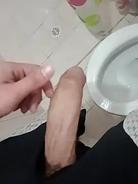 Snapshot of Wynni chatting on 11/16/25, 03:50 Wynni online show from 11/16/25, 03:50