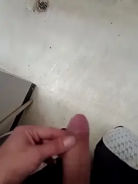 Snapshot of Wynni chatting on 02/07/26, 12:20 Wynni online show from 02/07/26, 12:20