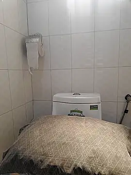 Snapshot of julietunderwoood chatting on 10/31/25, 11:22 julietunderwoood online show from 10/31/25, 11:22