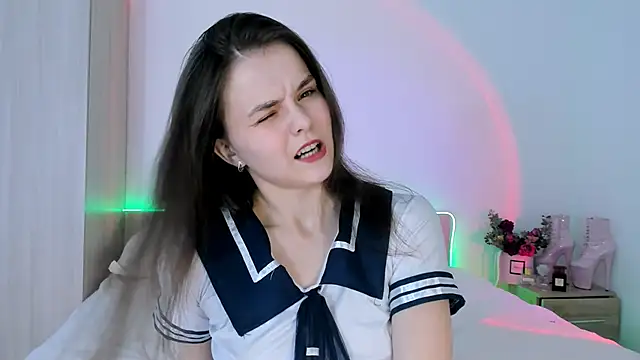 Snapshot of evelinal_ove chatting on 03/06/25, 05:24 evelinal ove online show from 03/06/25, 05:24