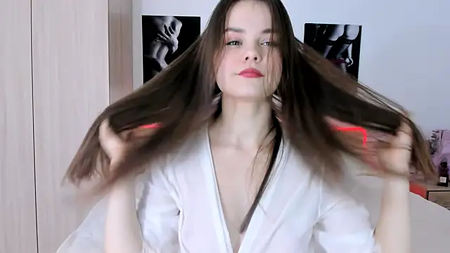 Snapshot of evelinal_ove chatting on 03/08/25, 05:07 evelinal ove online show from 03/08/25, 05:07