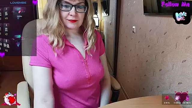 Snapshot of MyLadySkyLuck chatting on 03/08/25, 10:00 MyLadySkyLuck online show from 03/08/25, 10:00