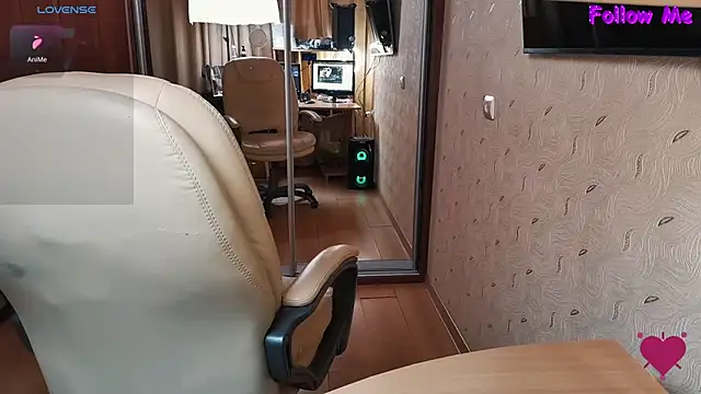 Snapshot of MyLadySkyLuck chatting on 09/27/25, 04:56 MyLadySkyLuck online show from 09/27/25, 04:56