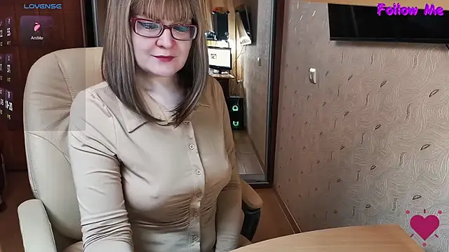 Snapshot of MyLadySkyLuck chatting on 11/25/25, 03:17 MyLadySkyLuck online show from 11/25/25, 03:17