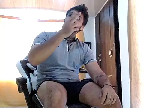 aronmiller404 online show from 05/02/26, 12:54