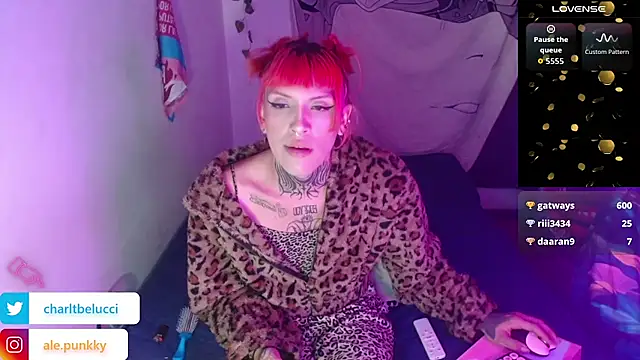 Snapshot of charlotbelucci_ chatting on 06/08/26, 01:28 charlotbelucci online show from 06/08/26, 01:28